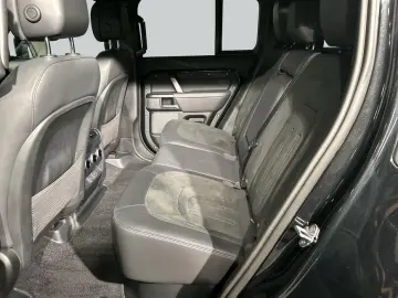 LAND ROVER Defender 110 P525 V8