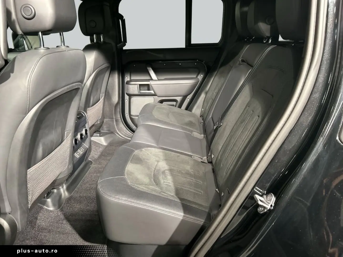 LAND ROVER Defender 110 P525 V8