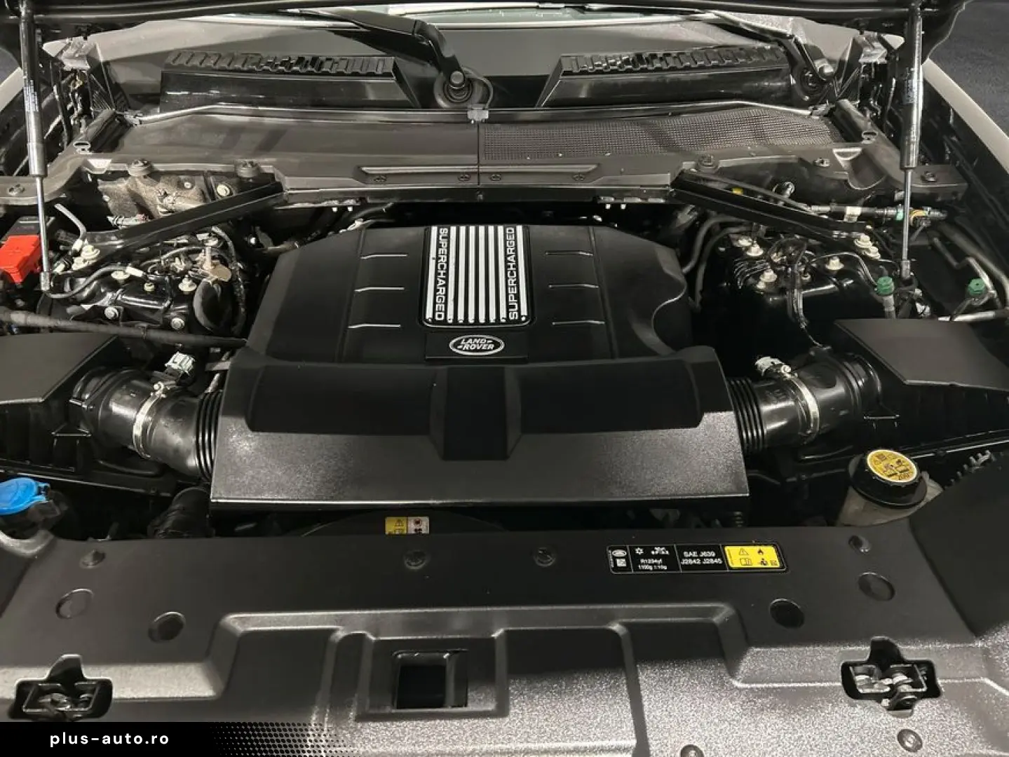 LAND ROVER Defender 110 P525 V8