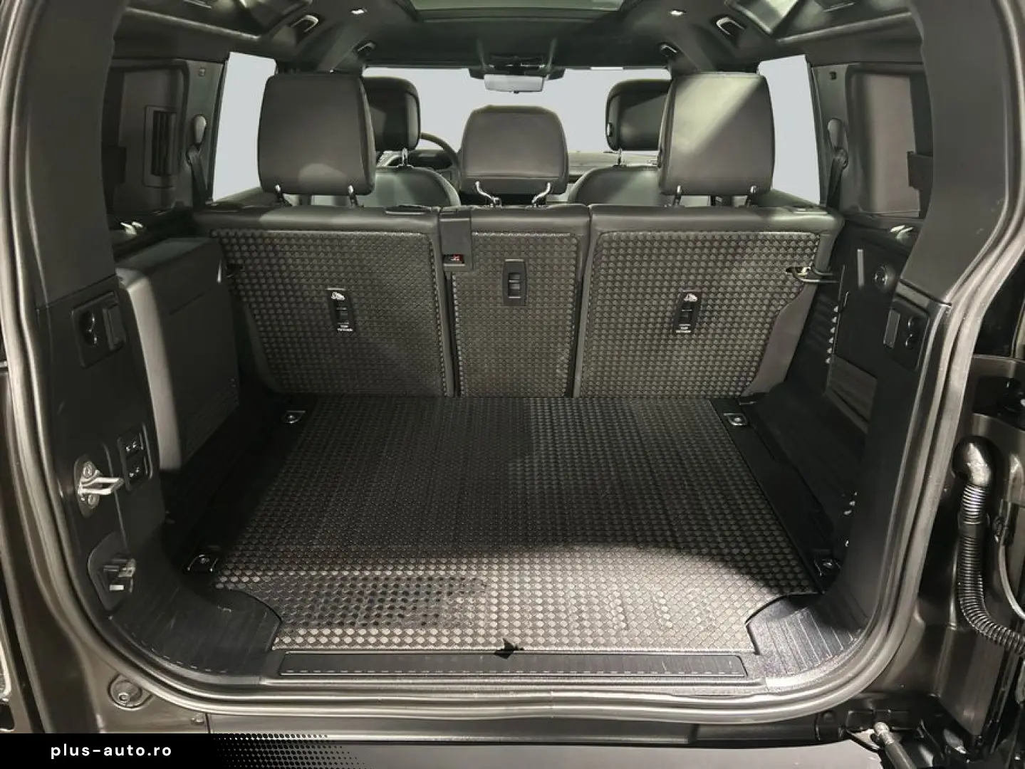 LAND ROVER Defender 110 P525 V8