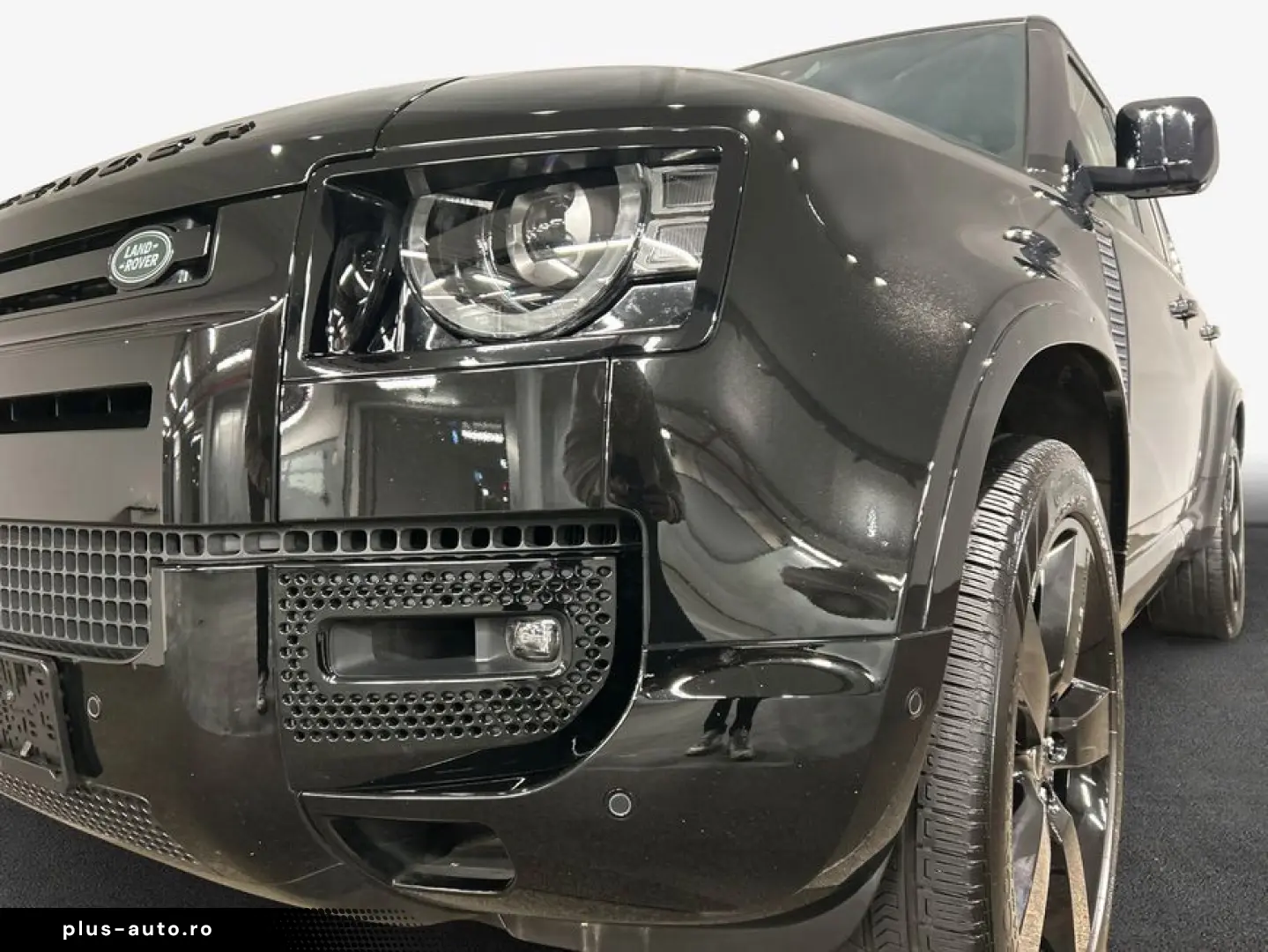 LAND ROVER Defender 110 P525 V8