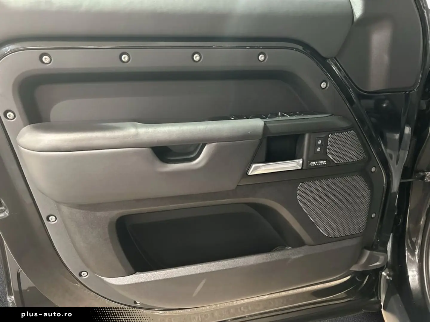 LAND ROVER Defender 110 P525 V8