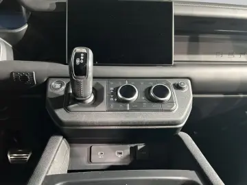 LAND ROVER Defender 110 P525 V8