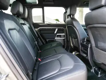 LAND ROVER Defender 110 X-Dynamic SE D300 Allrad Luftfederu