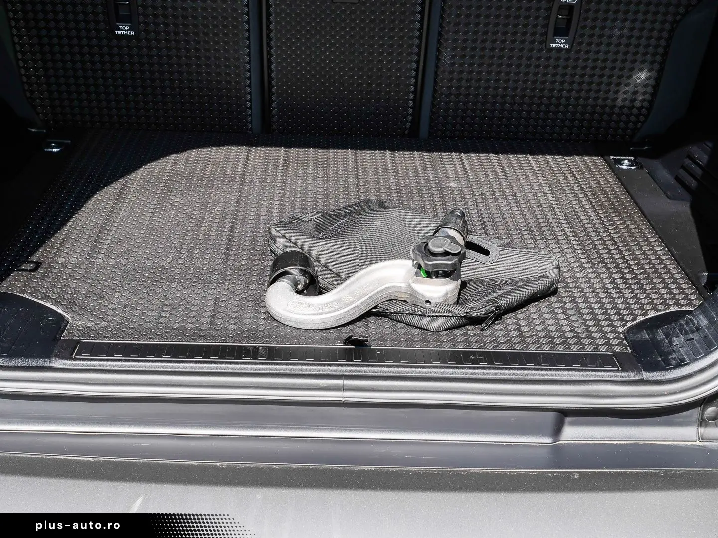 LAND ROVER Defender 110 X-Dynamic SE D300 Allrad Luftfederu