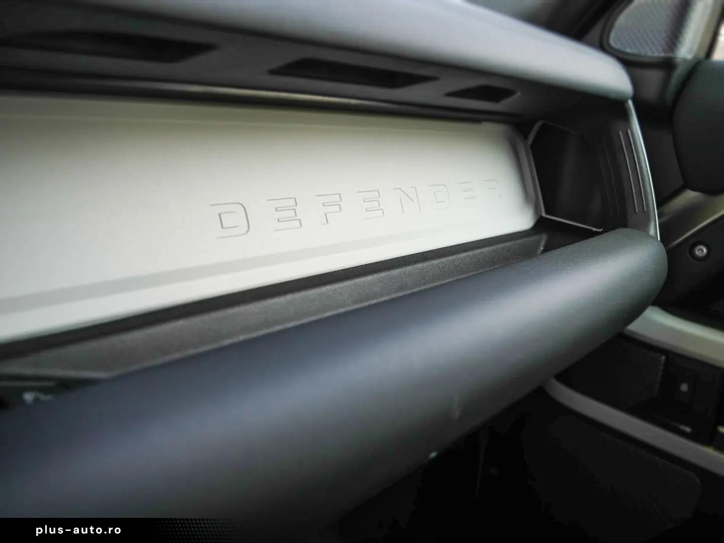 LAND ROVER Defender 110 X-Dynamic SE D300 Allrad Luftfederu