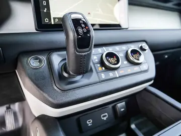 LAND ROVER Defender 110 X-Dynamic SE D300 Allrad Luftfederu