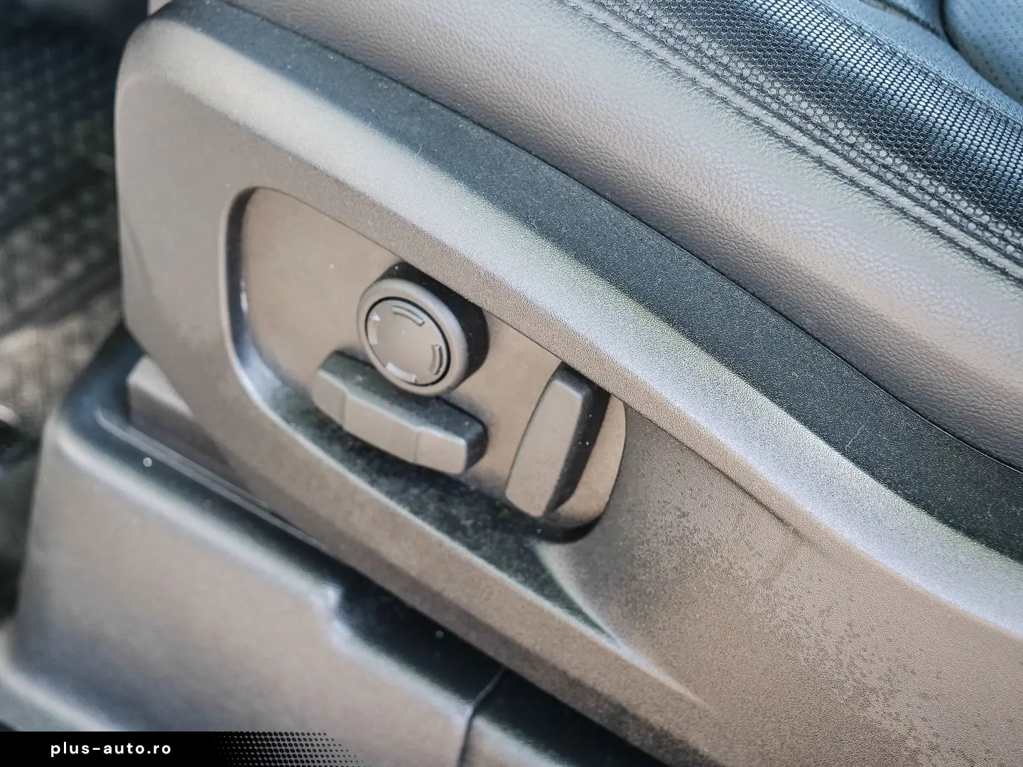 LAND ROVER Defender 110 X-Dynamic SE D300 Allrad Luftfederu