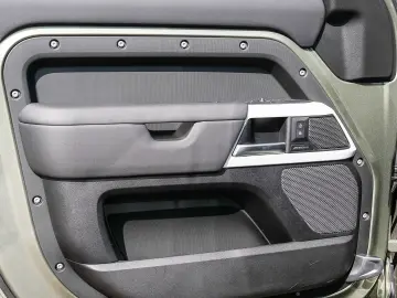 LAND ROVER Defender 110 X-Dynamic SE D300 Allrad Luftfederu