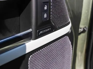 LAND ROVER Defender 110 X-Dynamic SE D300 Allrad Luftfederu