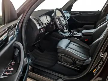 BMW X3 xDrive 30e PANO M-Dachhimm. Sonnenrollo