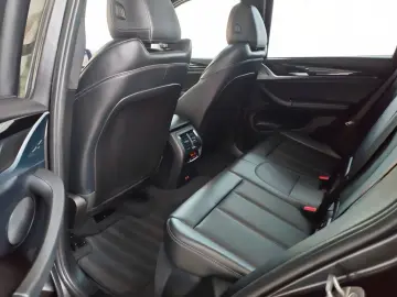 BMW X3 xDrive 30e PANO M-Dachhimm. Sonnenrollo