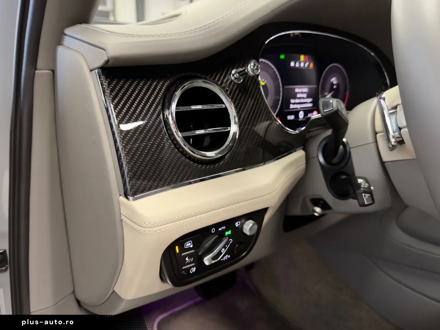 BENTLEY BENTAYGA V8 S CARBON NAIM MASSAGE PANO FULL!