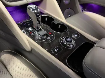 BENTLEY BENTAYGA V8 S CARBON NAIM MASSAGE PANO FULL!