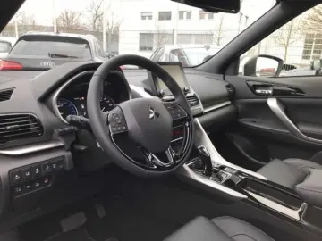 MITSUBISHI Eclipse Cross Plug-In Hybrid Top Leder Pano Head