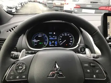 MITSUBISHI Eclipse Cross Plug-In Hybrid Top Leder Pano Head