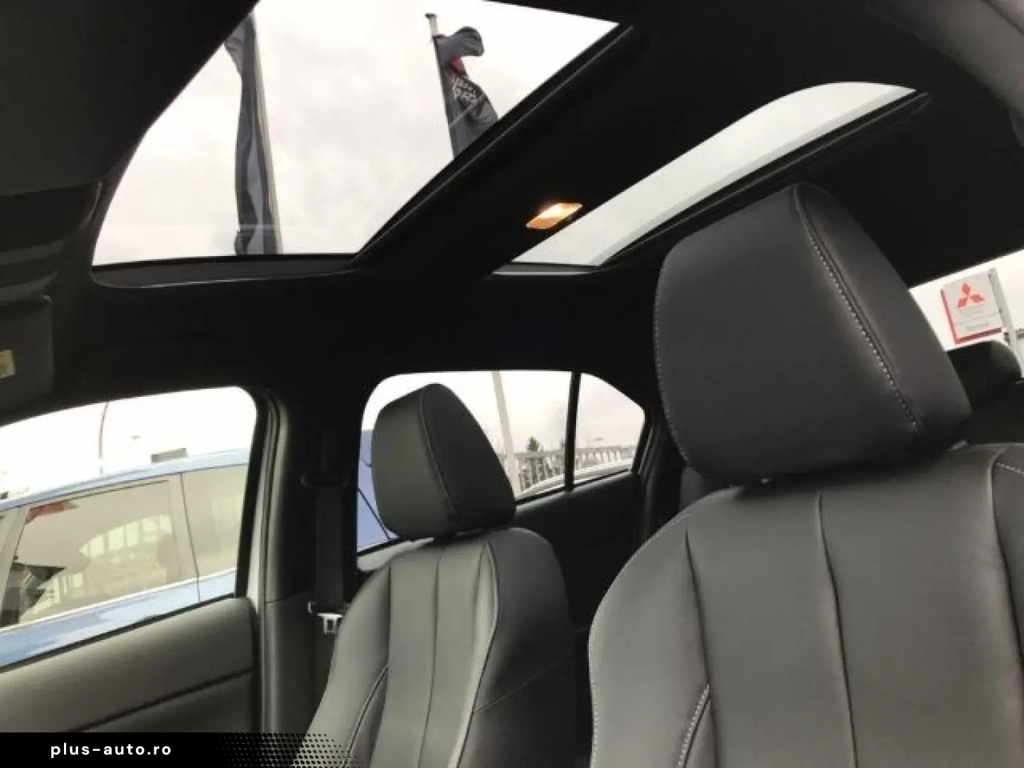 MITSUBISHI Eclipse Cross Plug-In Hybrid Top Leder Pano Head