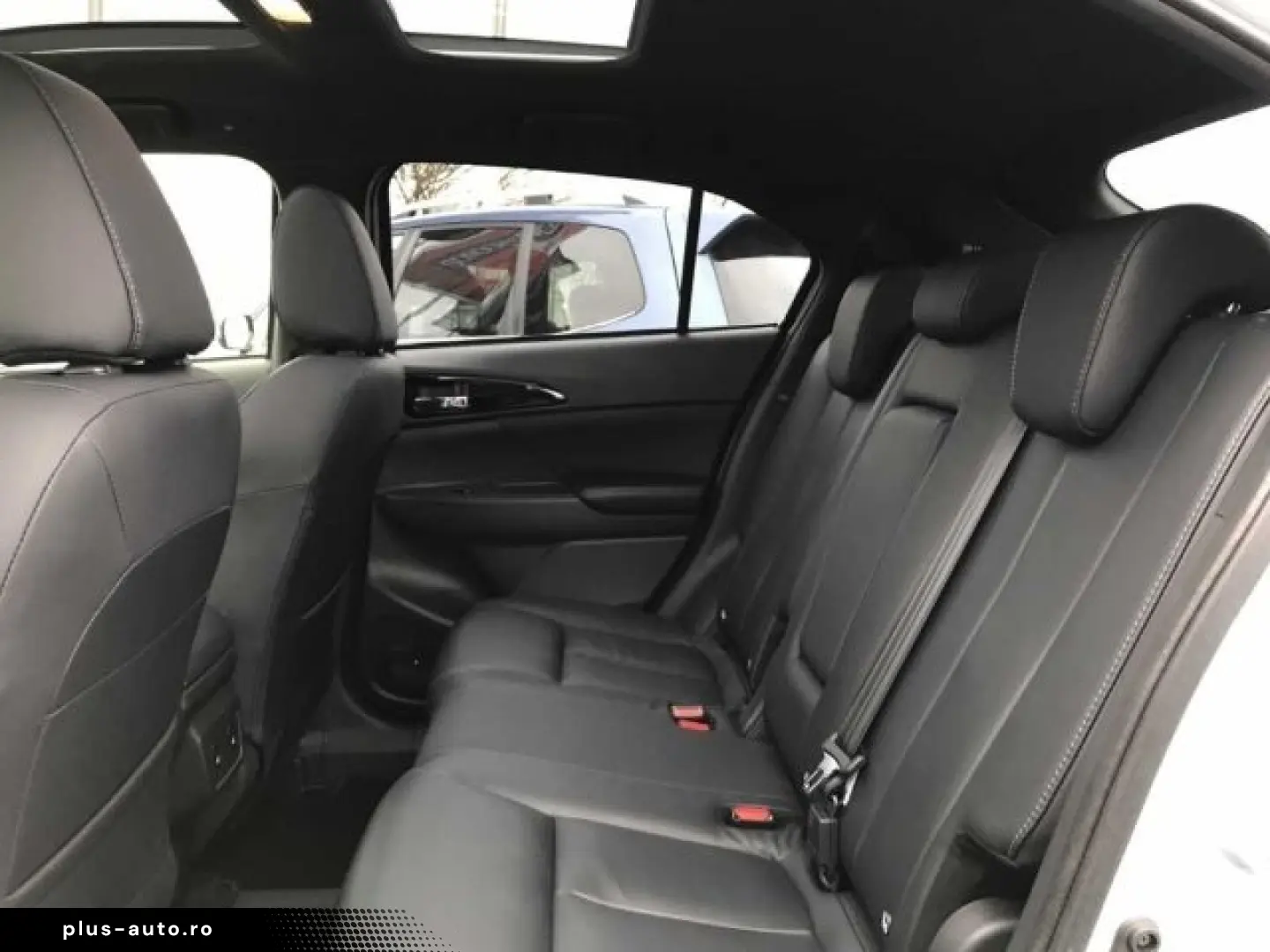 MITSUBISHI Eclipse Cross Plug-In Hybrid Top Leder Pano Head