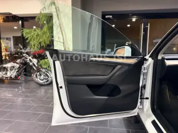 TESLA Model Y Long Range Dual AWD