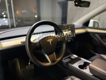 TESLA Model Y Long Range Dual AWD