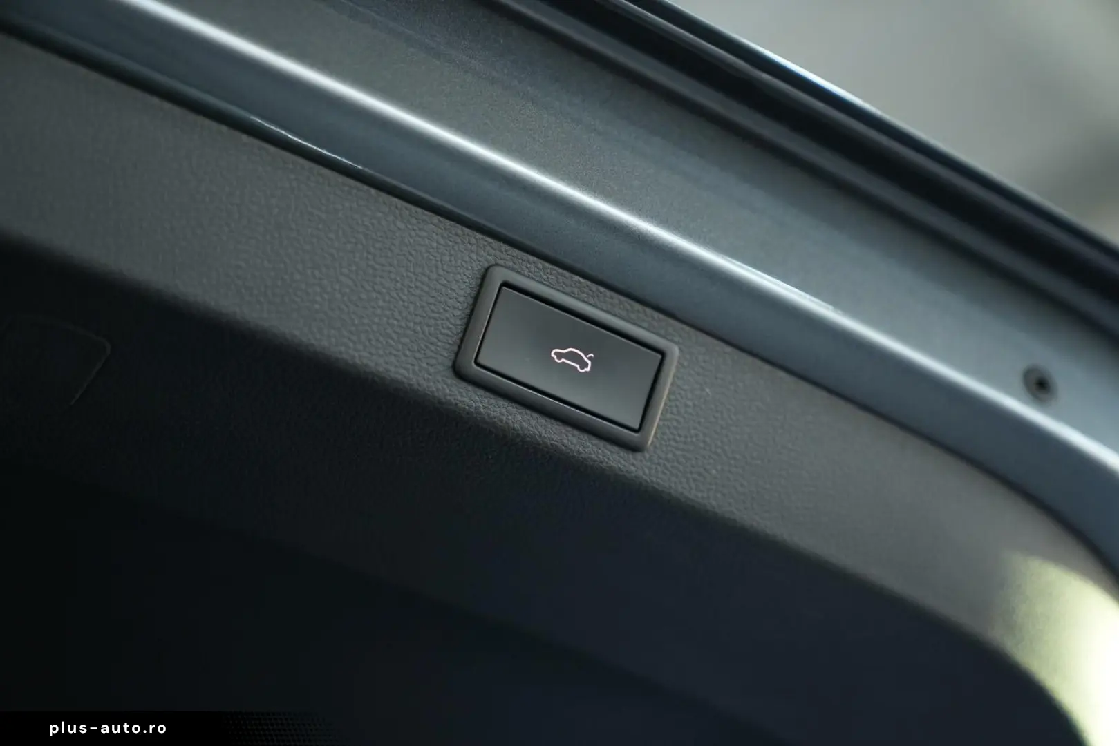 SKODA Karoq Tour 4x4  AUT LED 360  NAV