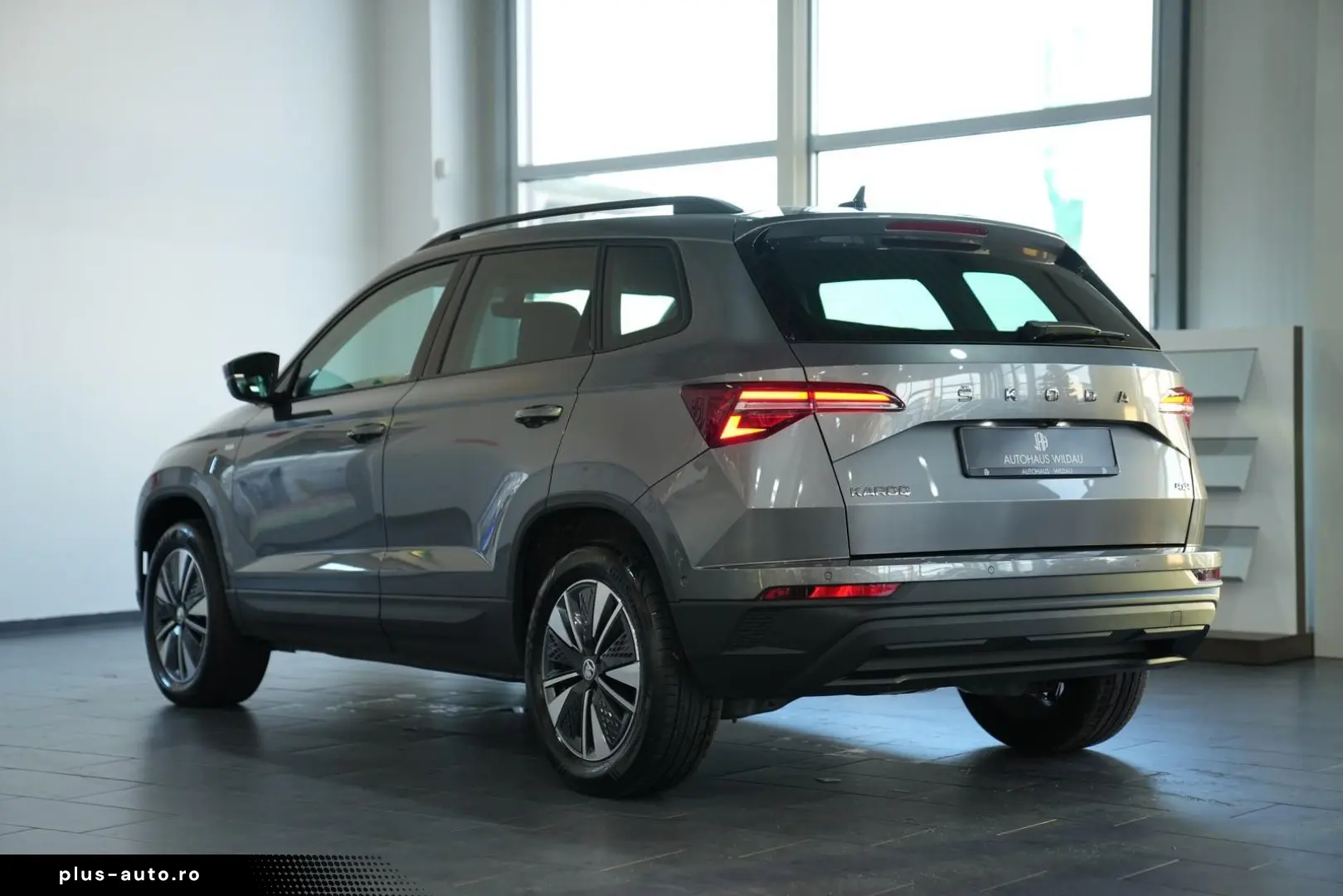 SKODA Karoq Tour 4x4  AUT LED 360  NAV