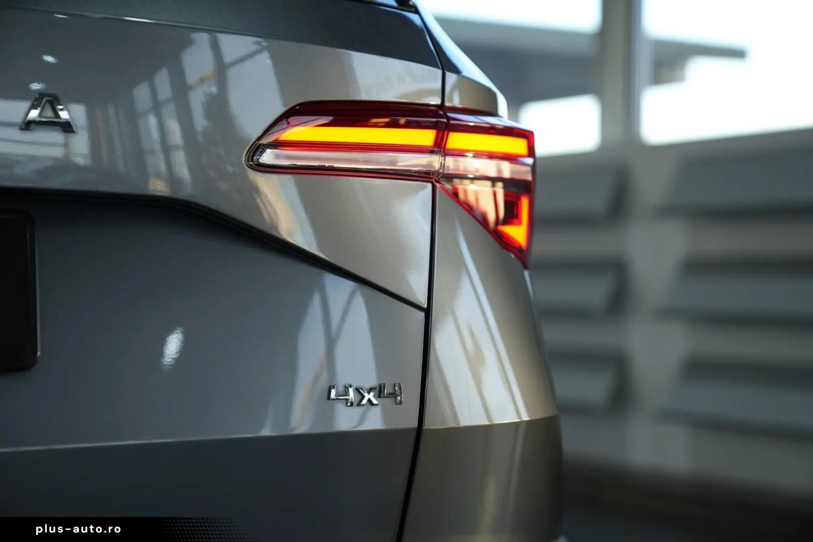 SKODA Karoq Tour 4x4  AUT LED 360  NAV