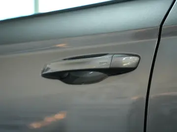 SKODA Karoq Tour 4x4  AUT LED 360  NAV