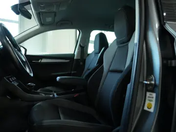 SKODA Karoq Tour 4x4  AUT LED 360  NAV