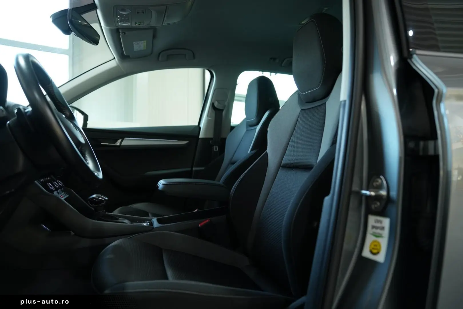 SKODA Karoq Tour 4x4  AUT LED 360  NAV