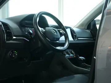 SKODA Karoq Tour 4x4  AUT LED 360  NAV