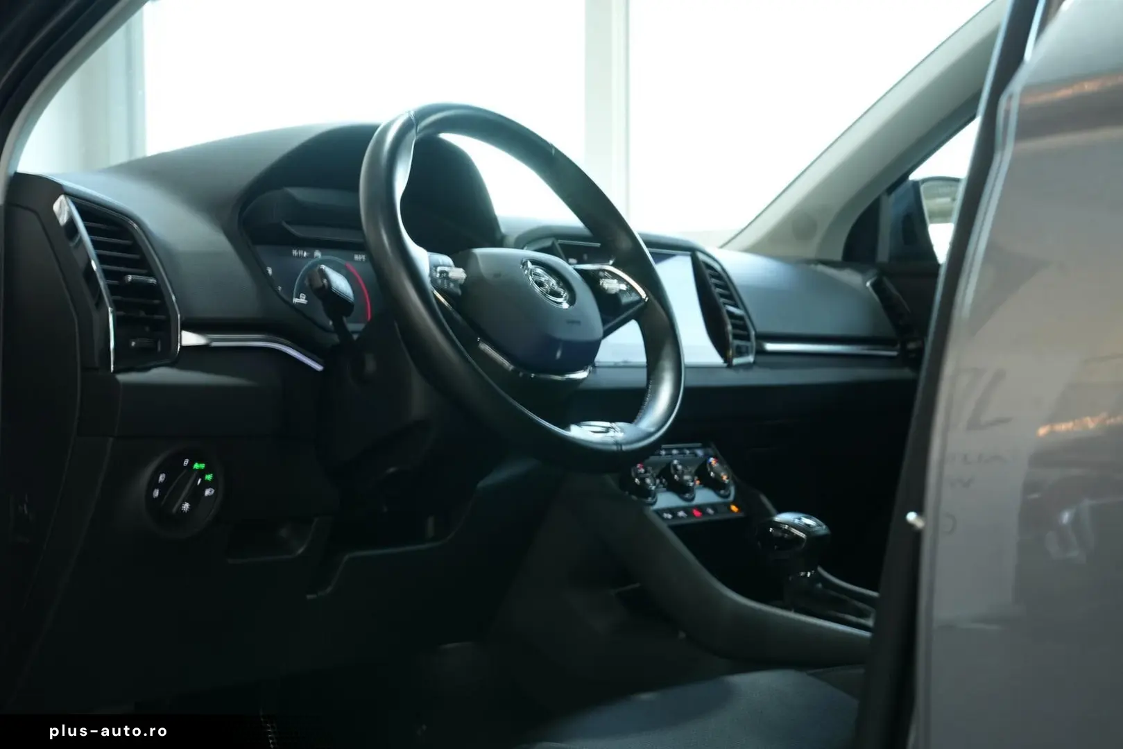 SKODA Karoq Tour 4x4  AUT LED 360  NAV