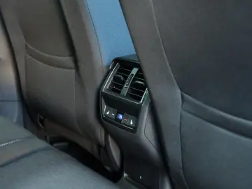 SKODA Karoq Tour 4x4  AUT LED 360  NAV