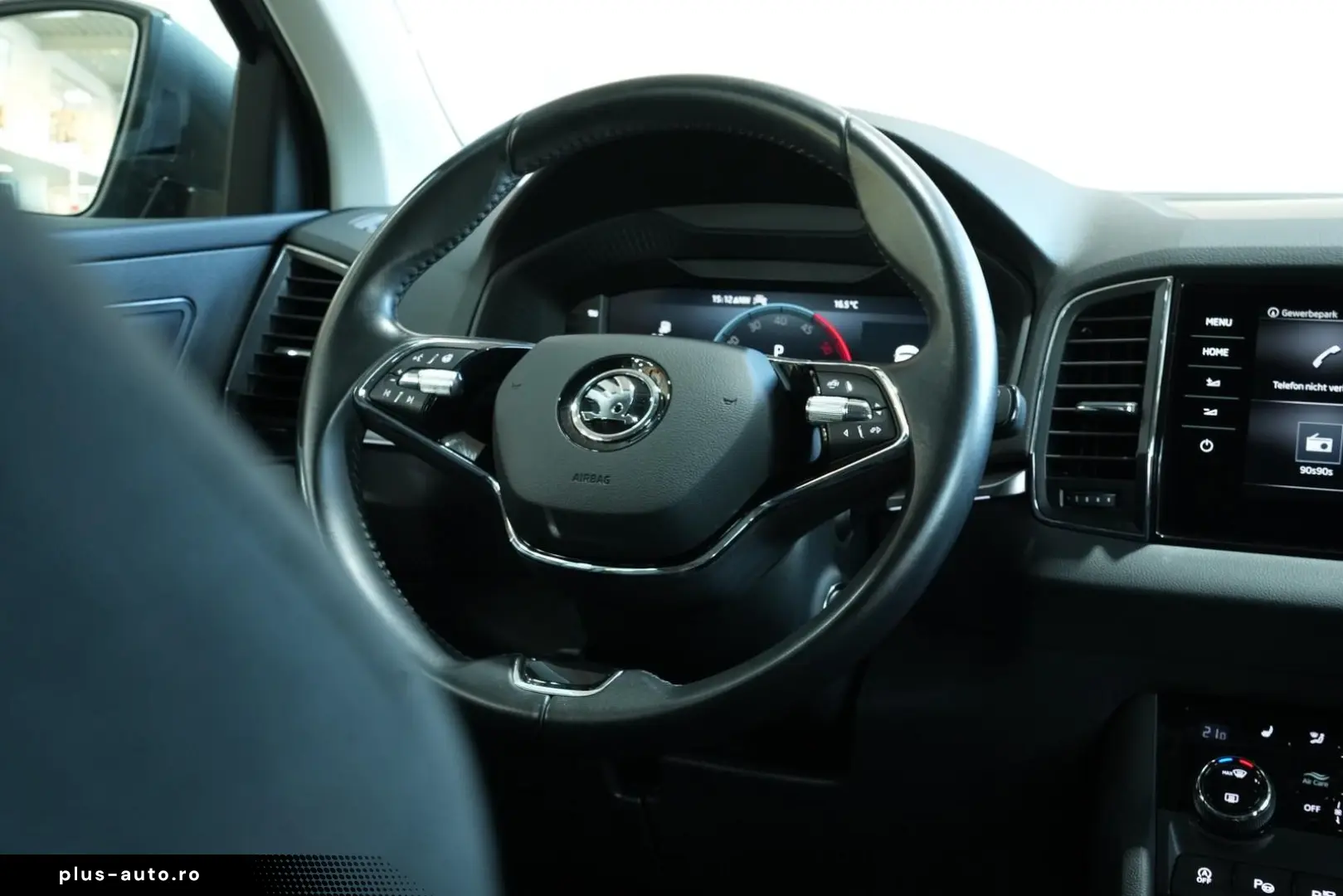 SKODA Karoq Tour 4x4  AUT LED 360  NAV