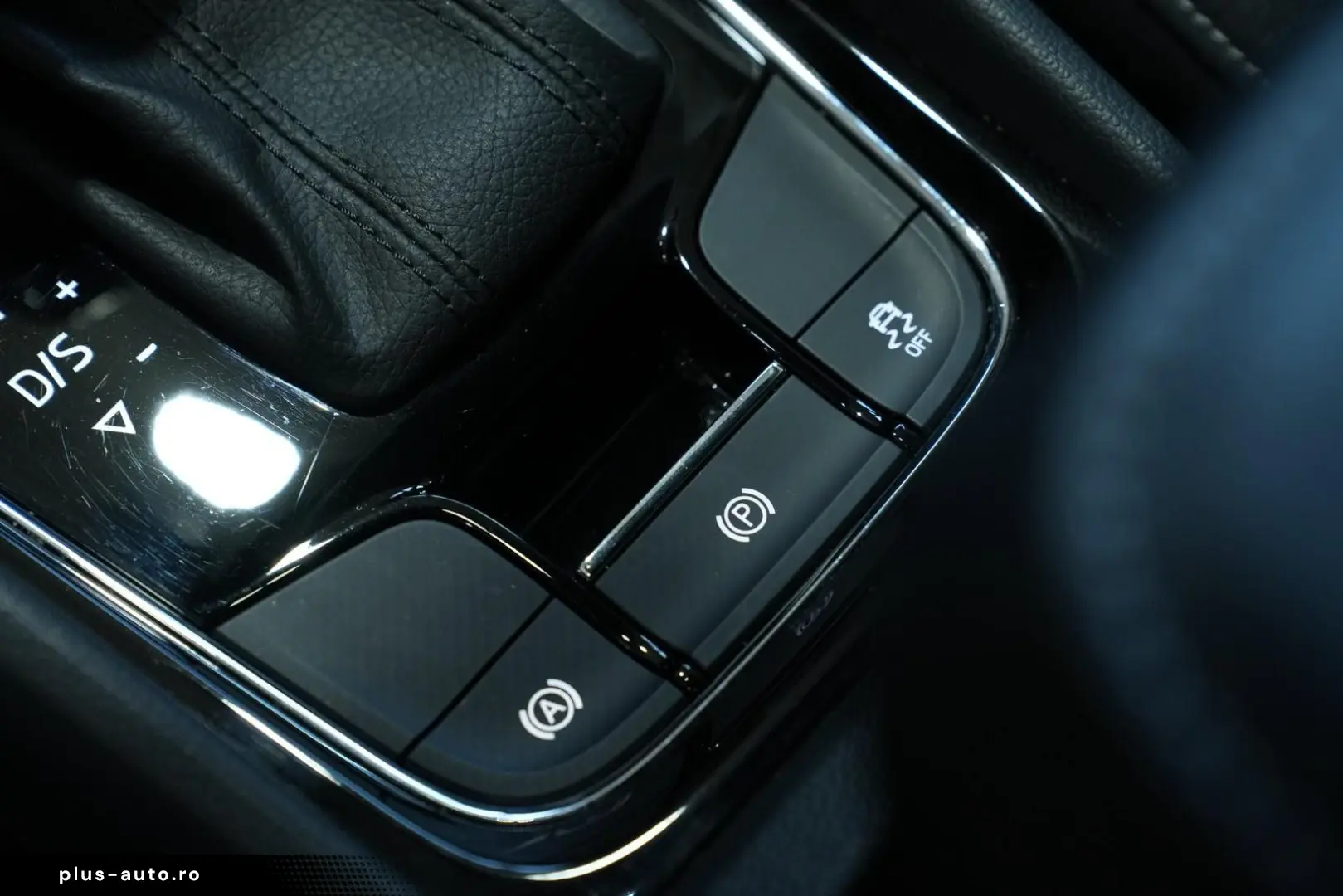 SKODA Karoq Tour 4x4  AUT LED 360  NAV