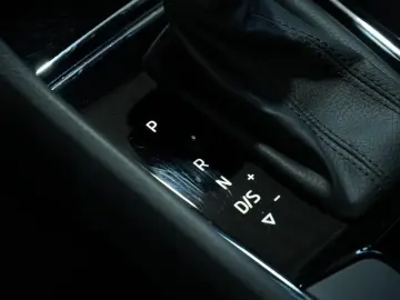 SKODA Karoq Tour 4x4  AUT LED 360  NAV