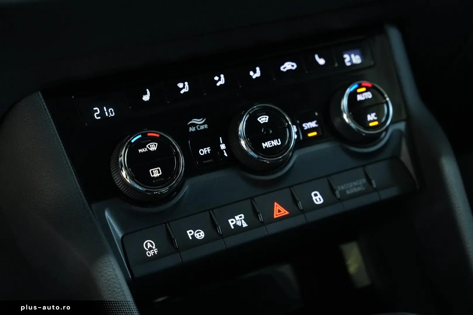 SKODA Karoq Tour 4x4  AUT LED 360  NAV