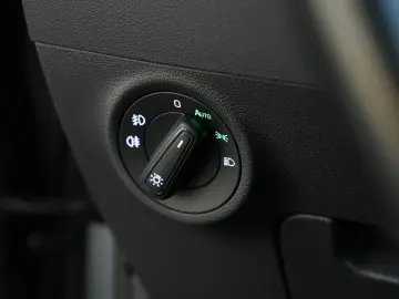 SKODA Karoq Tour 4x4  AUT LED 360  NAV