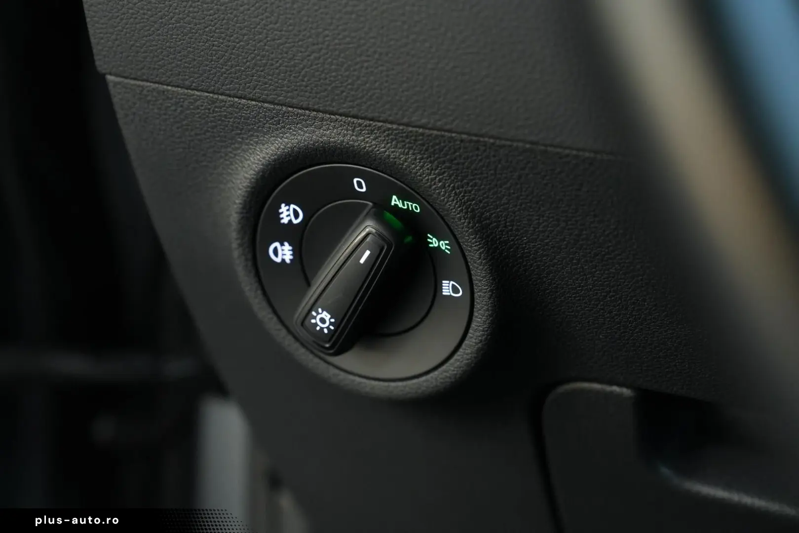 SKODA Karoq Tour 4x4  AUT LED 360  NAV