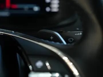 SKODA Karoq Tour 4x4  AUT LED 360  NAV