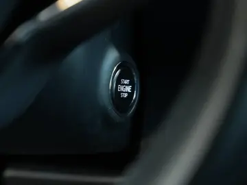 SKODA Karoq Tour 4x4  AUT LED 360  NAV