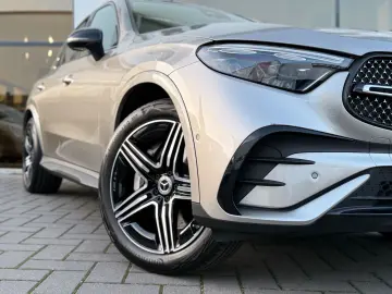 MERCEDES-BENZ GLC 300 d 4Matic AMG Line Pano 1HD Nappa-Braun