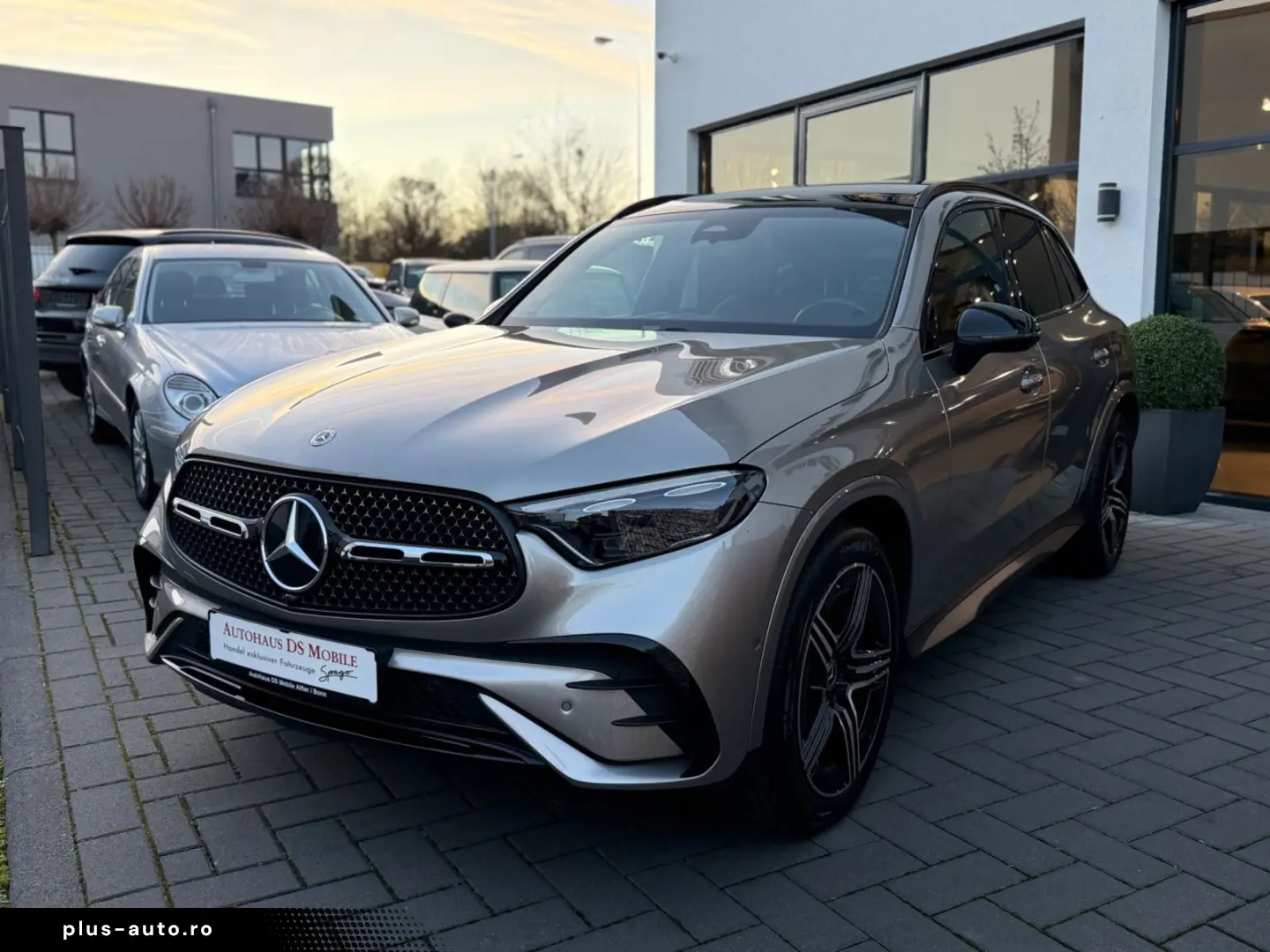 MERCEDES-BENZ GLC 300 d 4Matic AMG Line Pano 1HD Nappa-Braun
