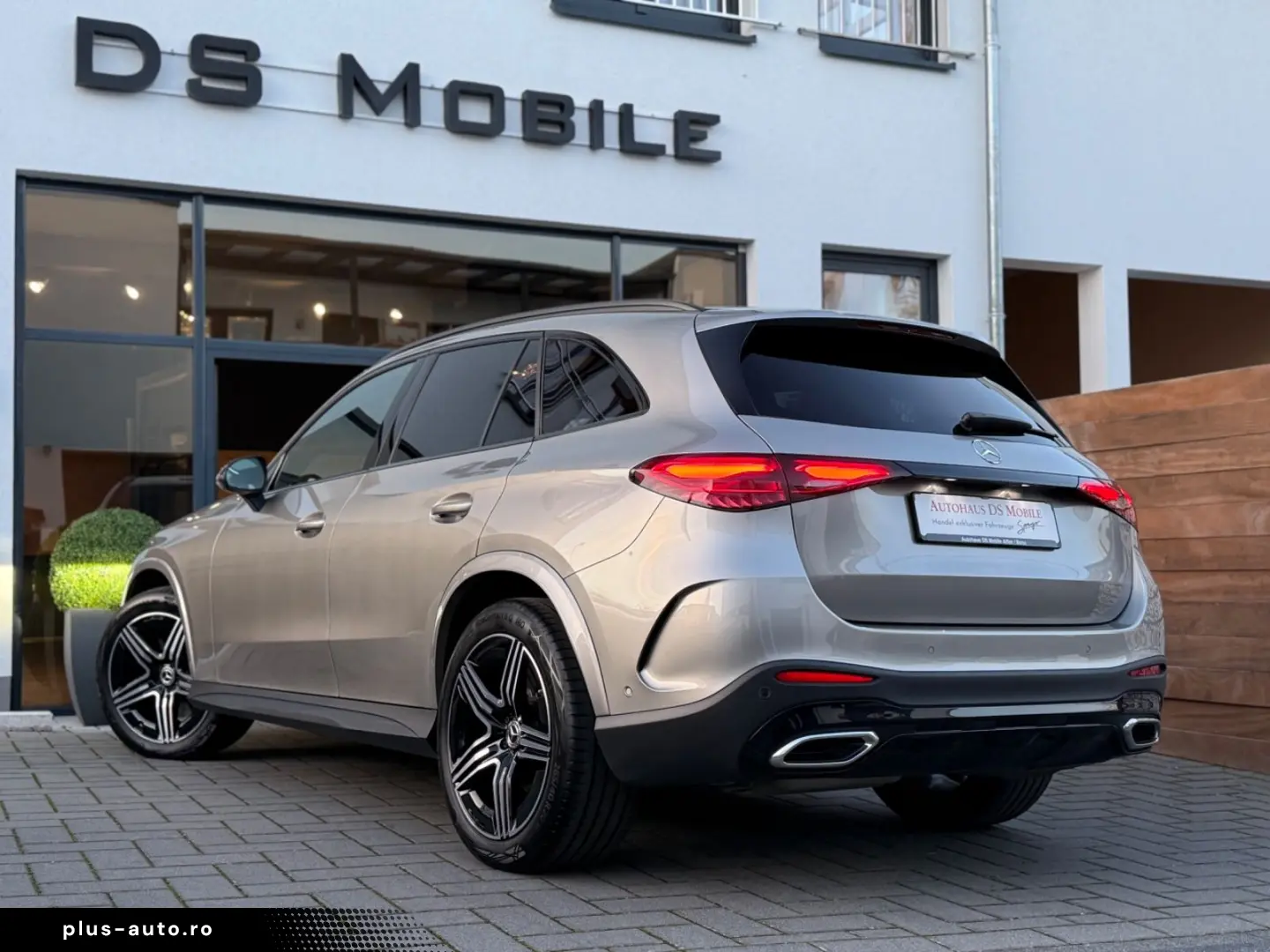 MERCEDES-BENZ GLC 300 d 4Matic AMG Line Pano 1HD Nappa-Braun