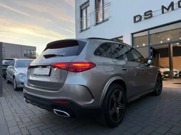 MERCEDES-BENZ GLC 300 d 4Matic AMG Line Pano 1HD Nappa-Braun