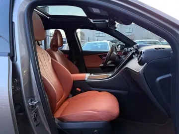 MERCEDES-BENZ GLC 300 d 4Matic AMG Line Pano 1HD Nappa-Braun