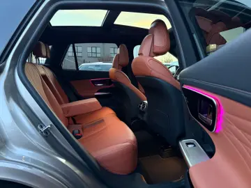 MERCEDES-BENZ GLC 300 d 4Matic AMG Line Pano 1HD Nappa-Braun