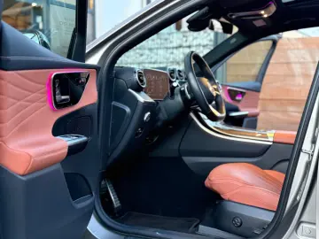 MERCEDES-BENZ GLC 300 d 4Matic AMG Line Pano 1HD Nappa-Braun