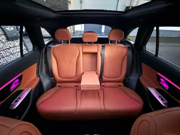 MERCEDES-BENZ GLC 300 d 4Matic AMG Line Pano 1HD Nappa-Braun