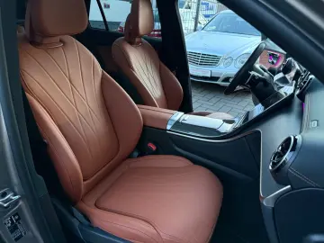 MERCEDES-BENZ GLC 300 d 4Matic AMG Line Pano 1HD Nappa-Braun